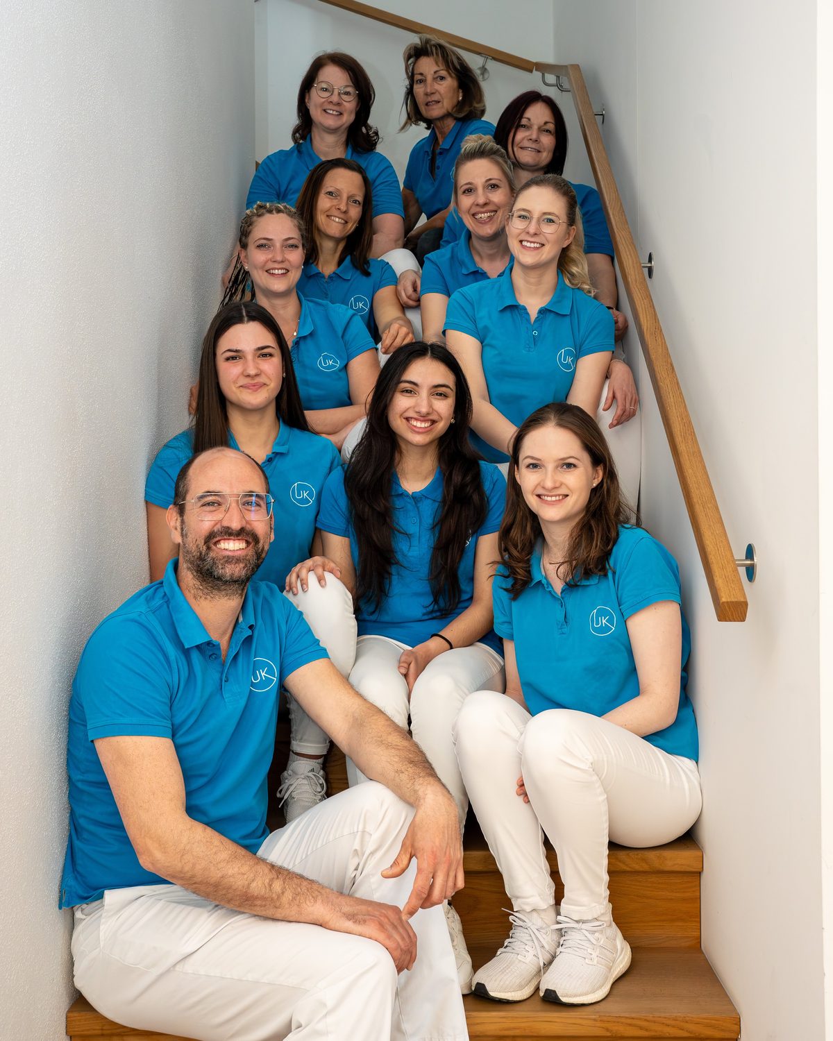 Das Praxisteam auf der Treppe
